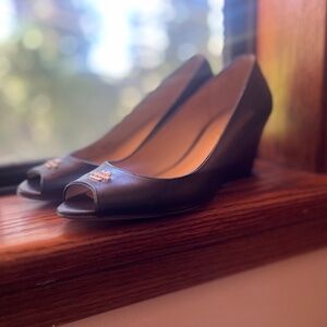 COACH| black open toe wedges